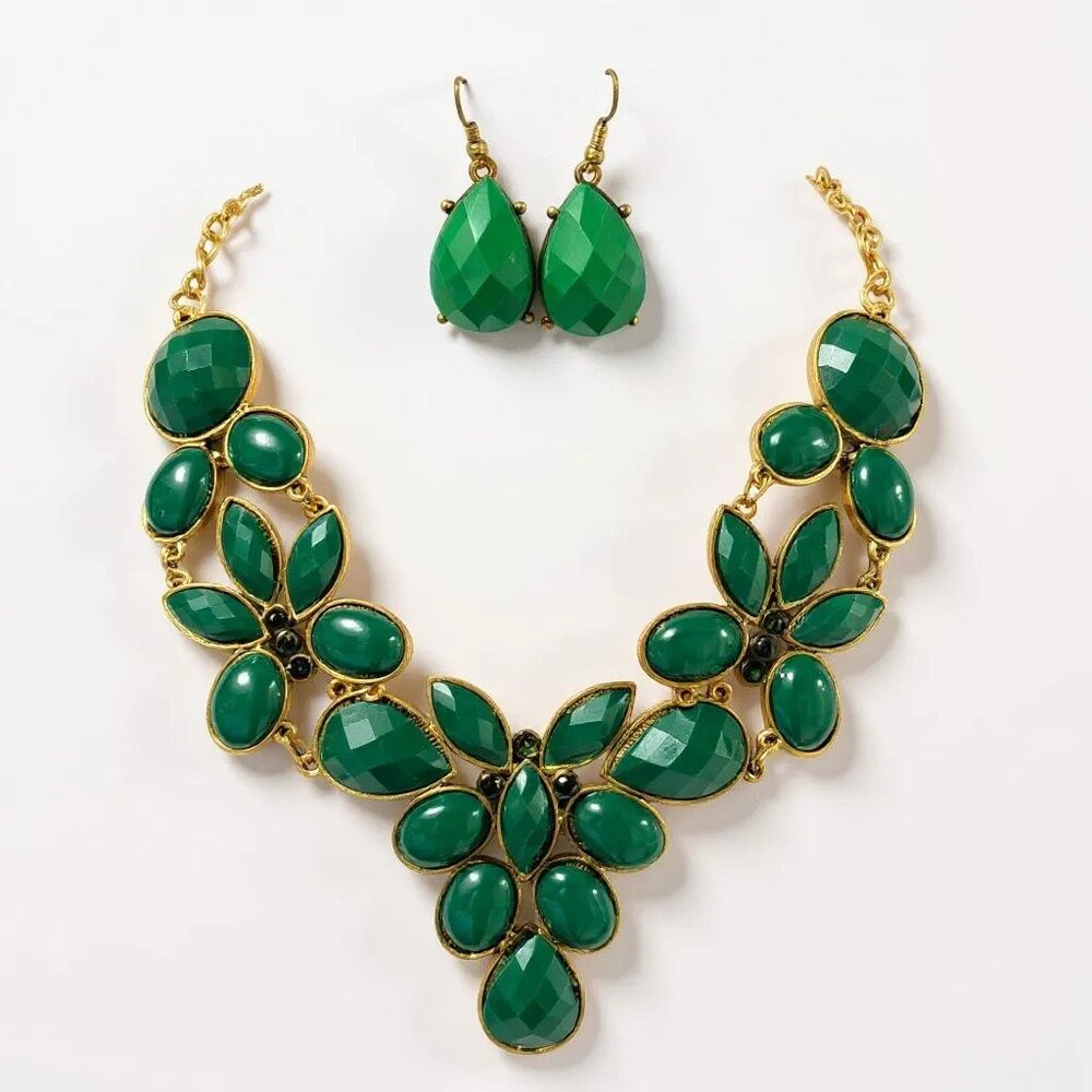 Vintage Green Lucite Stud On Gold Tone Base V style Necklace Earring Set
